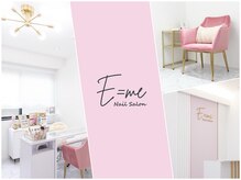 白とピンクを基調としたネイルサロン