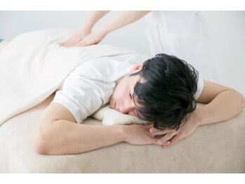 サクラの写真/【深く効かせる、大人の全身ケア】静かで上質な空間の中、もみほぐしとオイルで、疲労の芯へアプローチ。