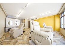 ベージュトーキョー 表参道店(BEIGE TOKYO)の雰囲気（ゆったりソファで施術いたします）