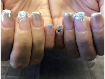 プラハネイル(+HER 美甲)/ブルー×ミラーグラデ