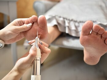 カリーラの写真/プロのお手入れでなめらかな手触りに♪[タコ/魚の目/角質]などの足や爪のトラブルは当店にお任せください◎