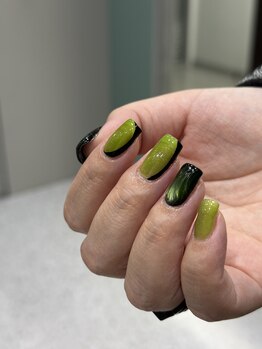 モツヲネイル(motsu.O! NAIL)/ビビットグリーン個性派デザイン