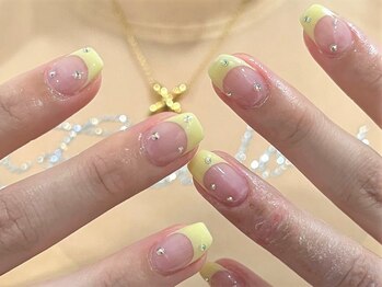 ムーイ 外苑前(mooi.)/yellow french stone nails