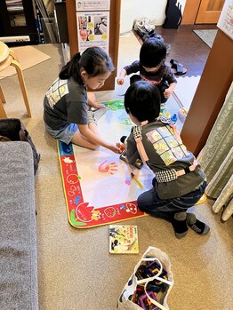 子育てママの整体サロン/施術中のお子様の様子