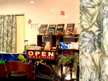 セラピーリゾート/受付はバーカウンターで