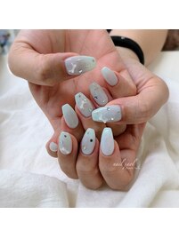 透け感水色ネイル