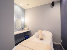 レナータ バイ アフロスクィーン(Renata by Aphros Queen)/WATER ROOM