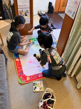 子育てママの整体サロン/施術中のお子様の様子