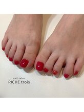 リッシュ トロワ(RICHE trois)/王道カラーのフットネイル