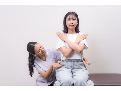 天王寺で肩こりと腰痛にリンパマッサージと骨盤矯正で姿勢改善する女性用整体院の写真