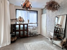 サロンドソエ(Salon de Soe)の雰囲気（千葉花嫁様はブライダルメニューと合わせてアクセサリー選びも。）