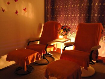 気楽 アロマリンパオイル もみほぐし 栄店/【内観】足裏マッサージチェアー