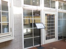 クライム(CLIMB)の雰囲気（階段を上がって頂き2階になります◎ララピール・脱毛・毛穴洗浄）