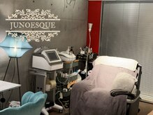 ジュノエスク(JUNOESQUE)