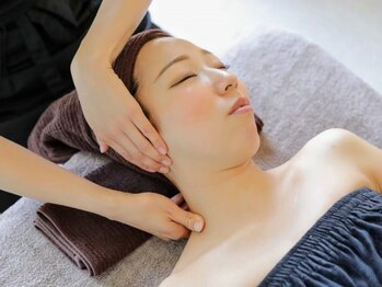 シュ シュ(chou chou)の写真/プロによるフェイシャルマッサージでフェイスラインのたるみ・ほうれい線をケア◎是非お試しください♪