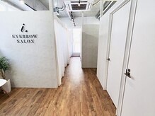アイドット 武蔵小杉店(i.)の雰囲気（落ち着いた雰囲気の店内♪眉毛/アイブロウ/眉/まゆげ/間引き）