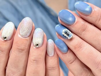 ブルー系シンプル華やかネイル