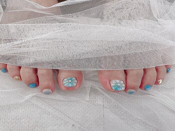 リオナ(Riona)の写真/ネイルで足元を華やかに&お洒落な足元で女子力をUP♪ハンドができない方にもおススメ◎