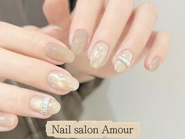 ゴールマグネットの輝きネイル