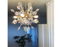 モナ(MONA)の雰囲気（MONAに入ると可愛いバブルシャンデリアがお出迎えします☆★）