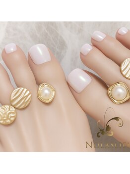 ノーラスリエン(Nolaslien)の写真/《足元から上品オーラを纏う》大人のケア重視型フットネイル。サンダルに映える"うる艶質感"で洗練度UP◇