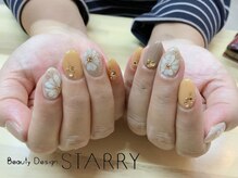 スターリー(STARRY)/フラワー　くすみ　グレージュ
