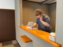 スポーツ整体ひいらぎ 三沢院の雰囲気（お会計の際に次回予約を取り、ご利用者様を優先的に行います）