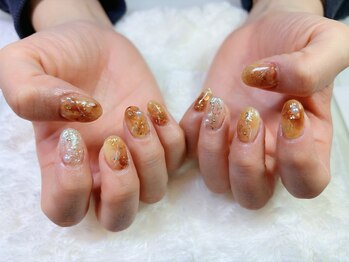 エムシーベル(m.c bell)/ベッコウ風ネイル