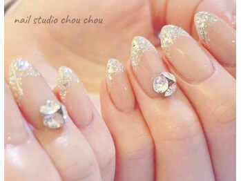 ネイルアンドアイラッシュスタジオ シュシュ(chouchou)/キラキラガラスフレンチVカット