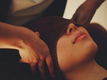 セリンダ(selinda)の写真/小顔リフトアップも叶う☆眼精疲労や肩こりに極上のヘッドスパを♪よもぎ蒸しとの人気SETで温活ケアも◎