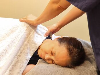 青松SPA 上野駅前 御徒町の写真/首・肩のつらさに寄り添うオーダーメイド施術で、心も身体もリフレッシュ。ガチガチの首・肩もスッキリ！