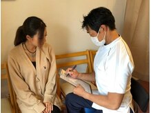 院長の詳しい説明があるので初めての方でも不安なく調整を体験◎