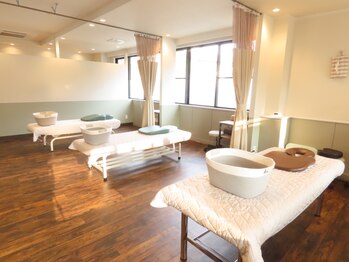 くつろぎの城 庵の写真/【ベッド3台】くつろぎの城庵は、広々空間で個室風にも開放的にも。その日の気分で自由に選べます。