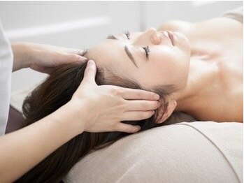 悠和 整体サロンの写真/【整体30分+足裏30分+ヘッド20分¥5,800★】ヘッドマッサージで頭の重だるさや眼精疲労をスッキリ解消!