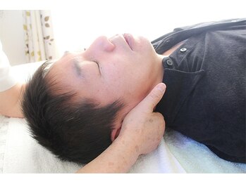 カイロプラクティックおおぬき【肩こり/腰痛/ヘッドスパ/骨盤矯正/整体】の写真/【男性歓迎★本格カイロ】猫背や仕事の蓄積疲労を根本ケア！姿勢を整えて清潔感＆パフォーマンスUP♪