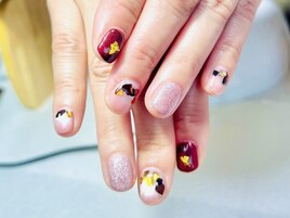 深みカラーでハートネイル