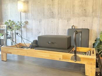 リバネス(LIBERNESS)/マシンピラティス／リフォーマー