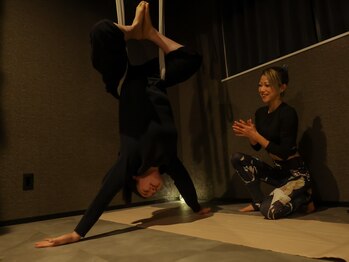 ヨモスパ 北浦和店(YOMOSPA)の写真/【ハンモックヨガで柔軟性を高めてみませんか？】ハンモックで体の負担を軽減し、効率よく体幹を育てます◎