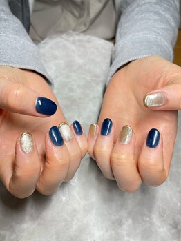 ル シャルム ネイル(La Charme nail)/ネイビー×ゴールド