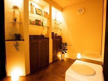 アタマファクトリー 大宮店/落ち着く空間のフロント