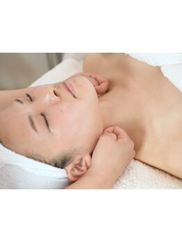 ホウレイ線・たるみ改善！予防ケア