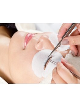 ナチュラル上品な目元にしたい