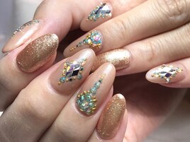 華やかストーンデザインネイル