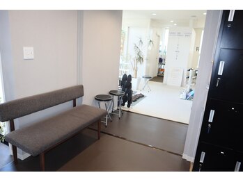 かがりの整骨院 鍼灸院/内観2:待合スペース2