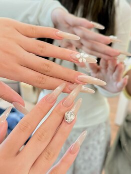 アウラネイル 名古屋店(AURA NAIL)の写真/【長さ出し対応◎】短い爪のコンプレックスも解消★美しいフォルムでどんなdesignも映える指先へ＊