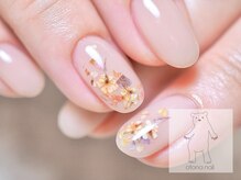 オトナネイル(otona nail)/ミルクベージュの押し花ネイル