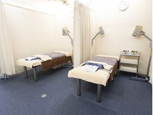 健康堂 綱島駅前店/仕切りカーテンの施術室
