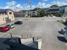 ウル(.ulu)の雰囲気（駐車場は広々！空いている所どこに止めていただいても大丈夫です）