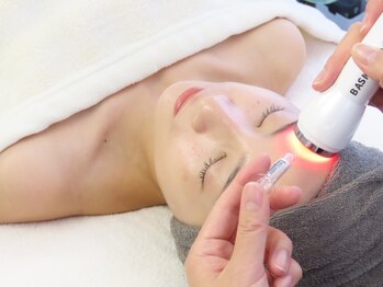 リプラス(RE.PLUS)の写真/【1台9役!光フェイシャルで理想の肌へ】県内でも希少な多機能フェイシャル機が肌悩みに本気でアプローチ。