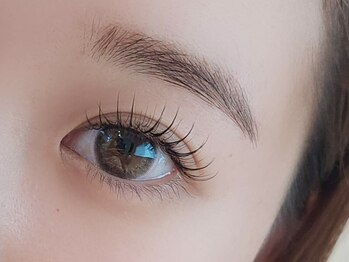ネイルアンドアイラッシュ アヴィ(Nail and Eyelash A'vi)の写真/マツエクと自まつ毛が同じカールだからナチュラルに盛れる【ダメージレスまつ毛パーマ×LEDマツエク】